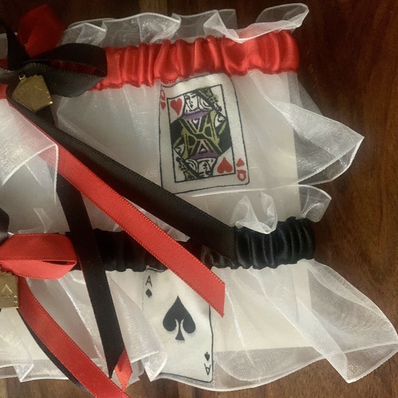 Red Black Satin Las Vegas Queen Ace Card Gold Charm Mesh Stretch Garter Band Set - Picture 7 of 12